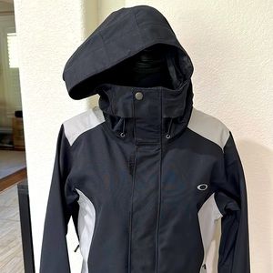 Oakley NWOT ladies ski jacket